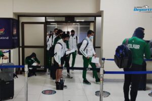Eliminatorias fútbol Bolivia: selección boliviana de fútbol en su arribo a La Paz