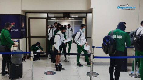Eliminatorias fútbol Bolivia: selección boliviana de fútbol en su arribo a La Paz