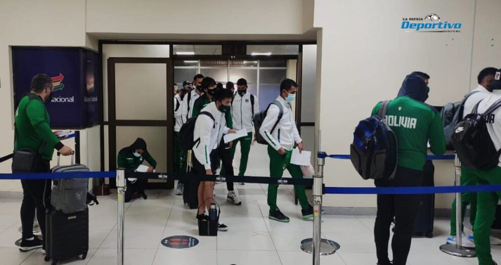 Eliminatorias fútbol Bolivia: selección boliviana de fútbol en su arribo a La Paz