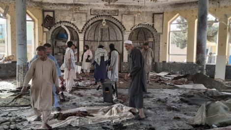 Atentado en Afganistán en mezquita chiita deja 50 muertos