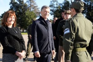 Mauricio Macri y sus exministros en investigación sobre material bélico