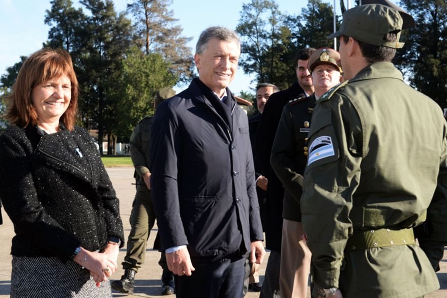 Mauricio Macri y sus exministros en investigación sobre material bélico