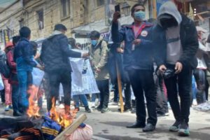 Estudiantes de Derecho UTO se movilizan pidiendo elecciones