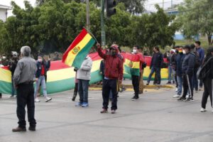 Bloqueos en La Paz y Cochabamba en rechazo a la Ley Contra la Legitimación de Ganancias Ilícitas