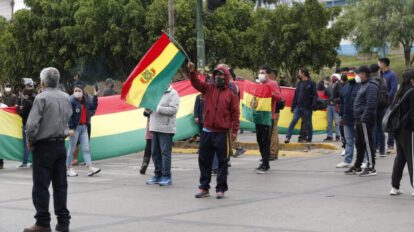Bloqueos en La Paz y Cochabamba en rechazo a la Ley Contra la Legitimación de Ganancias Ilícitas