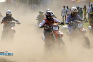 Brandon Guzmán motocross en el nacional de Cochabamba