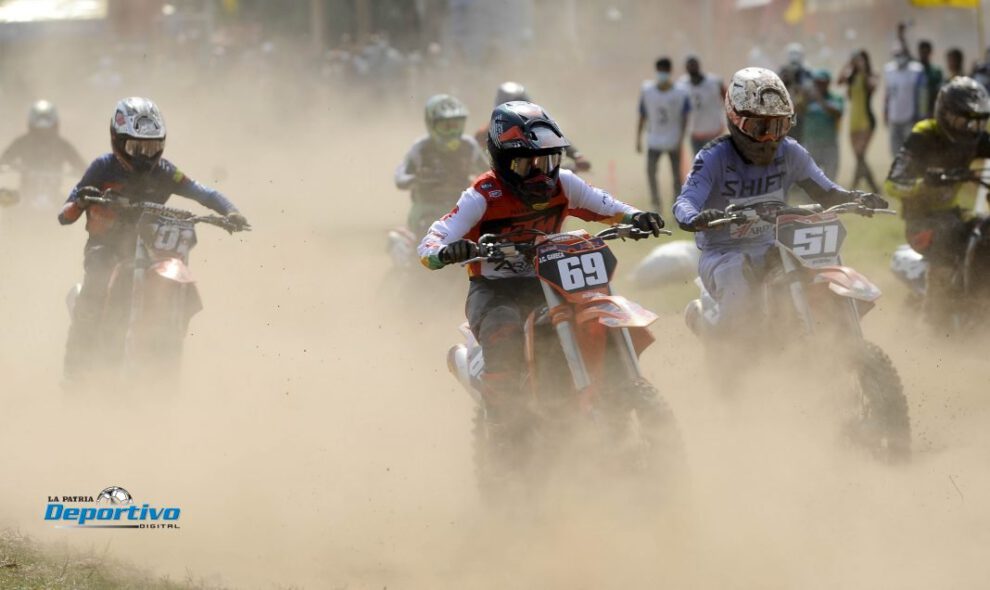 Brandon Guzmán motocross en el nacional de Cochabamba
