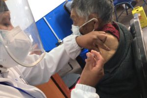 tercera dosis de la vacuna anticovid para mayores de 60 años y enfermos crónicos