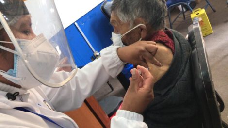tercera dosis de la vacuna anticovid para mayores de 60 años y enfermos crónicos