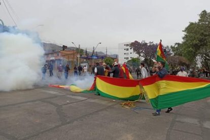Enfrentamientos entre manifestantes y policías en Cochabamba