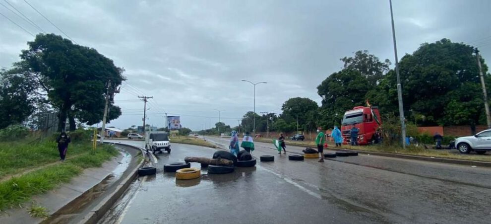 Bloqueos esporádicos en Bolivia durante el paro cívico