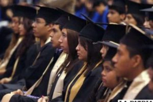 Actos de promoción en Oruro según modalidad educativa