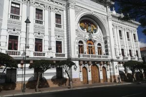 Las puertas de la Gobernación de Chuquisaca se encuentran cerradas esta jornada