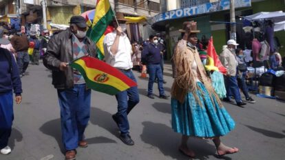 Tomasa Medina recibe reconocimiento en el Día de la Mujer Boliviana