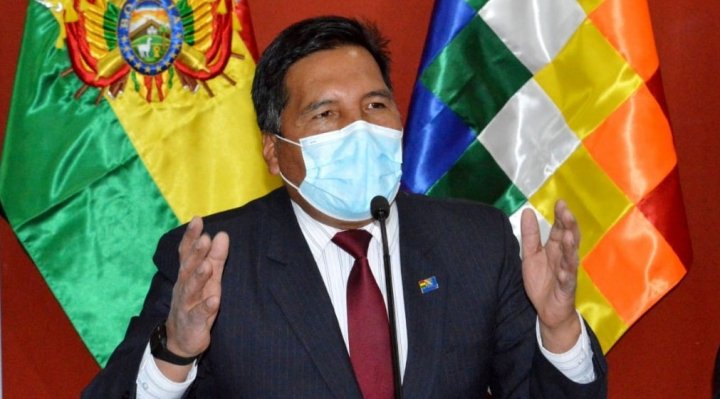 Adrián Quelca se presenta ante la Fiscalía de La Paz