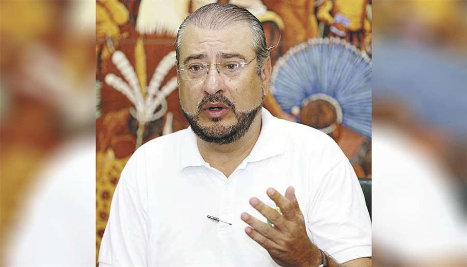 Rómulo Calvo califica de trapo a la Wiphala