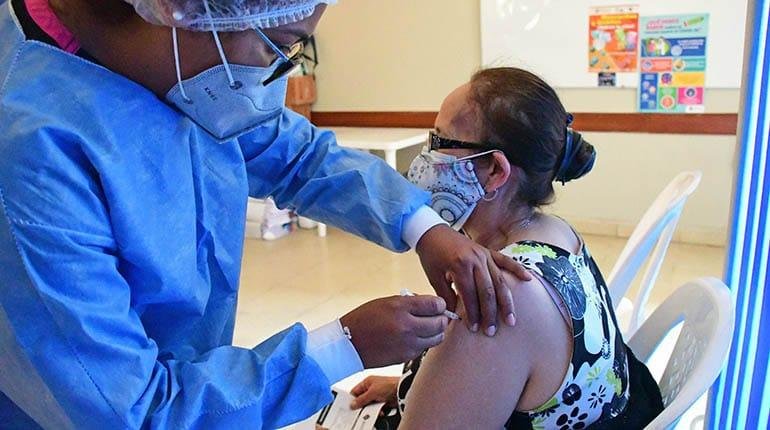 Tercera dosis de vacunación en mayores de 60 años