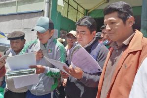 Adepcoca marcha contra tercer mercado