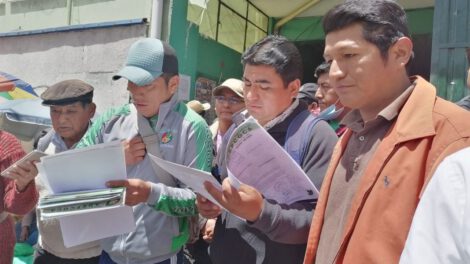 Adepcoca marcha contra tercer mercado