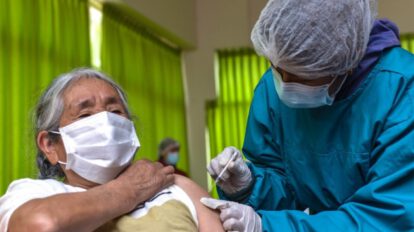 Tercera dosis anticovid para personas con enfermedad de base y mayores de 60 años