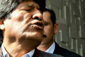 Evo Morales afirma que Calvo es la personificación del racismo