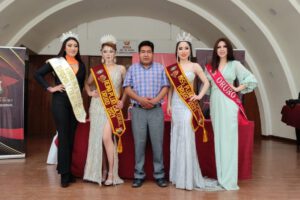 Miss Pluricultural Bolivia 2021 con representantes de Oruro