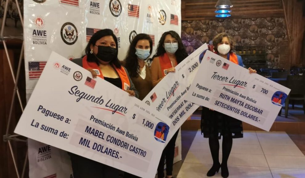 Capital semilla para emprendedoras orureñas graduadas por AWE