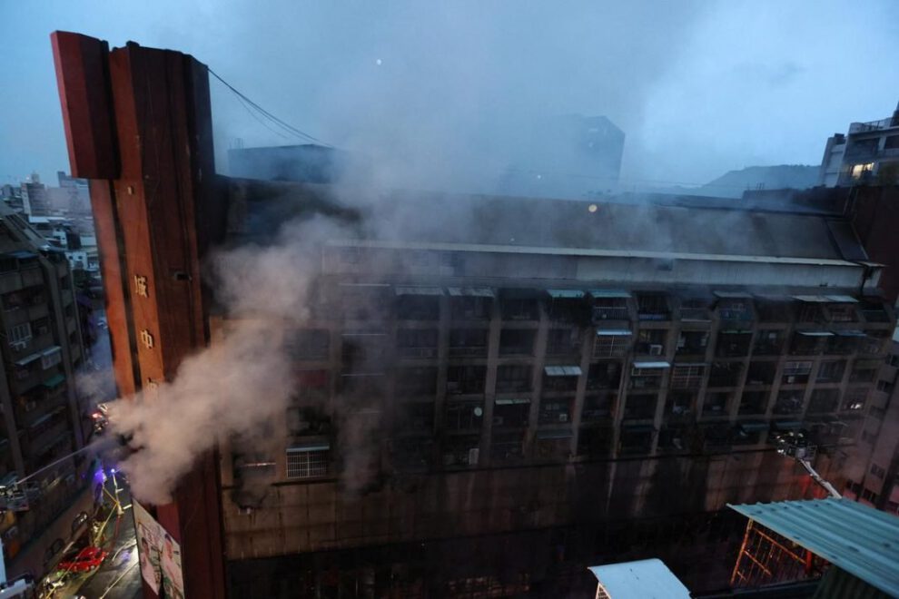 Incendio en Taiwan dejó al menos 46 muertes