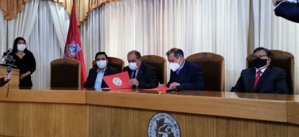 Convenio Institucional de Transmisión y Cobertura firmado por LA PATRIA y la Cámara de Comercio de Oruro
