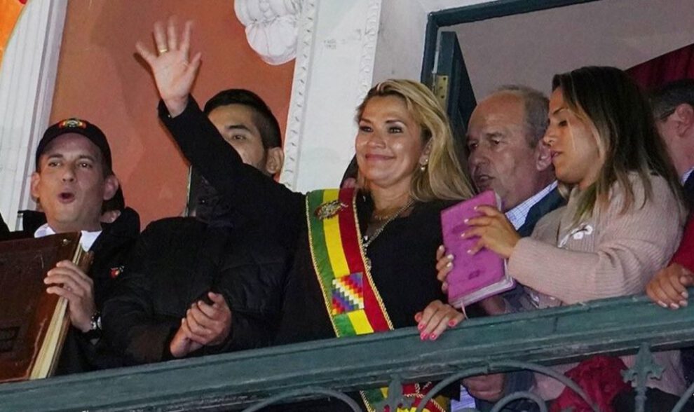 Proclamación de Añez como Presidente del Estado