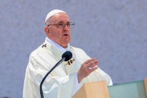 Papa Francisco salario universal y reducción de la jornada laboral