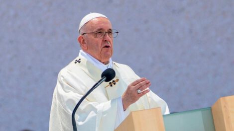Papa Francisco salario universal y reducción de la jornada laboral