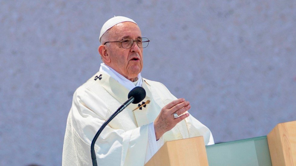 Papa Francisco salario universal y reducción de la jornada laboral