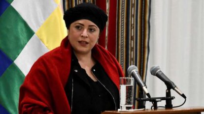 Gobierno denuncia grupos que quieren sepultar la Constitución