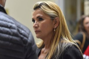 La defensa de Añez sostiene que la sentencia del TCP no se aplica a su caso