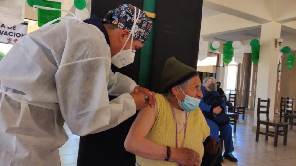 tercera dosis de la vacuna anticovid en CNS Oruro