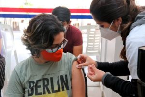 Vacunación contra el Covid-19 en jóvenes