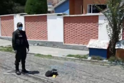 Uniformado encuentra dinero en la calle 14 de Calacoto