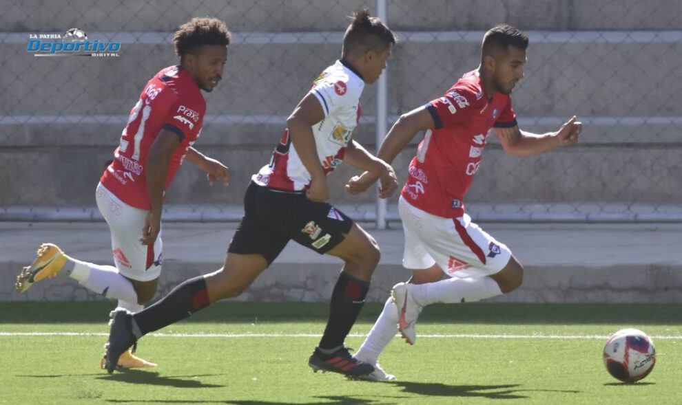 La acción del partido disputado en El Alto entre Always Ready y Wilstermann
