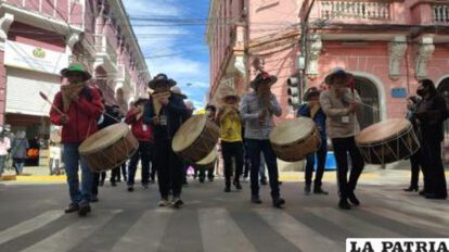 Bolivia marcha unida por la música