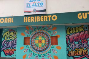 Mural por la paz y solidaridad en Bolivia