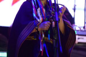 Integrante del Grupo Femenino Esencia de Chuquisaca en el Festival Nacional de la Canción Boliviana