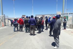 Transporte pesado bloquea frontera y exige más horarios de atención en la Aduana de Chile