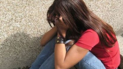 Menor de 11 años violada por el papá de su padrastro continuará con el embarazo