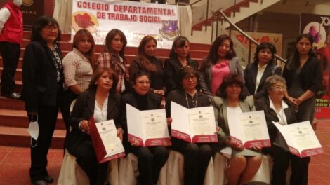 Reconocimiento a mujeres meritorias en trabajo social