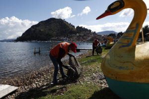 campaña de limpieza lago Titicaca