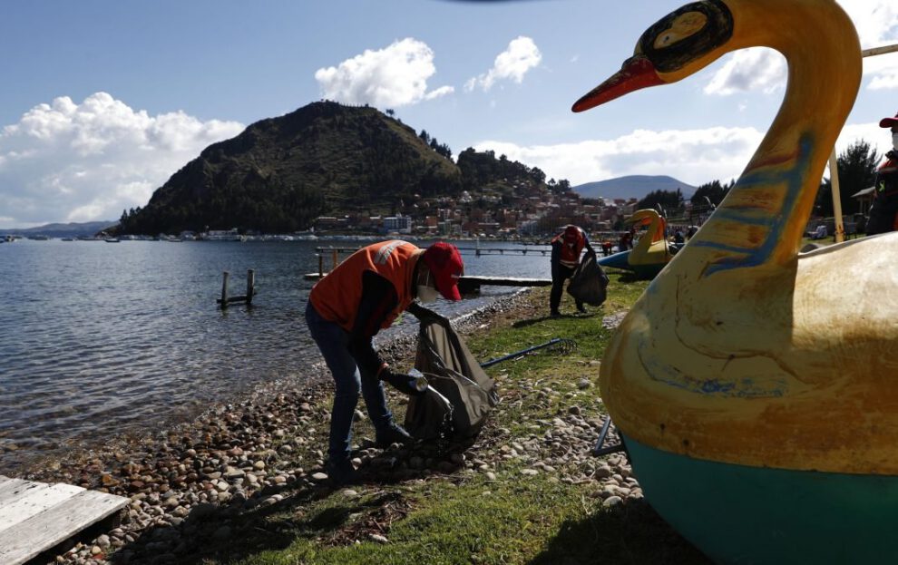 campaña de limpieza lago Titicaca