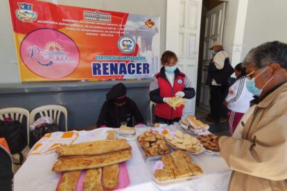 Feria de la Tantawawa donde niños y jóvenes muestran habilidades de repostería