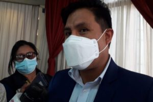 Ministro de Salud, Jeyson Auza, se aplicará el refuerzo anticovid
