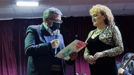 Nedda Mackay homenaje Fundación de Oruro